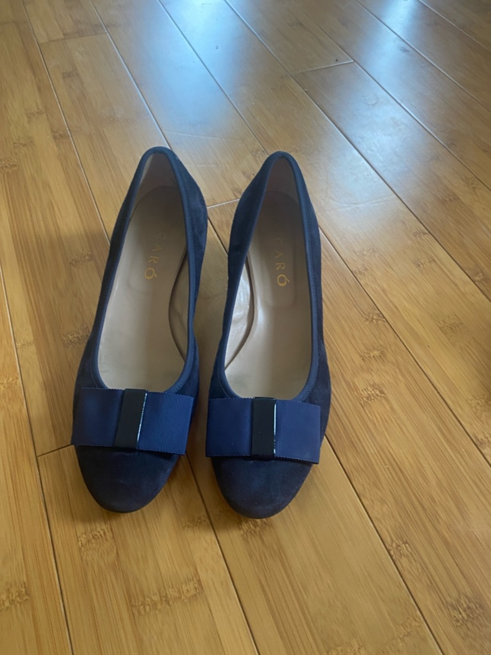Mascaro navy suede low heel pumps